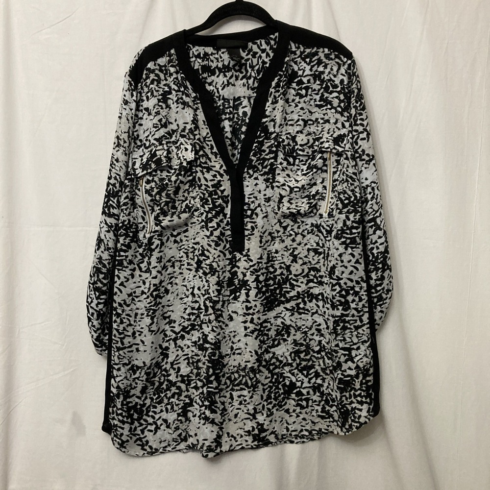 Lane Bryant Black Multi Print Top w/Roll-Tab Sleeves & Front Pockets - SZ 26/28